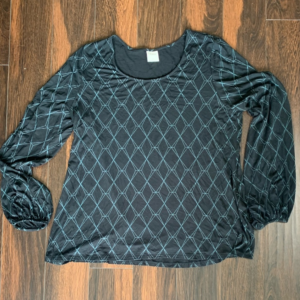 Soma long sleeve scoop neck black top with elastic cuffs L